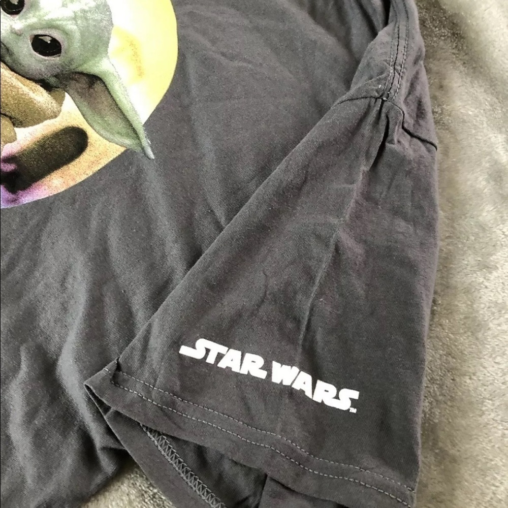 Star Wars the mandalorian baby yoda tshirt. - Picture 4 of 5